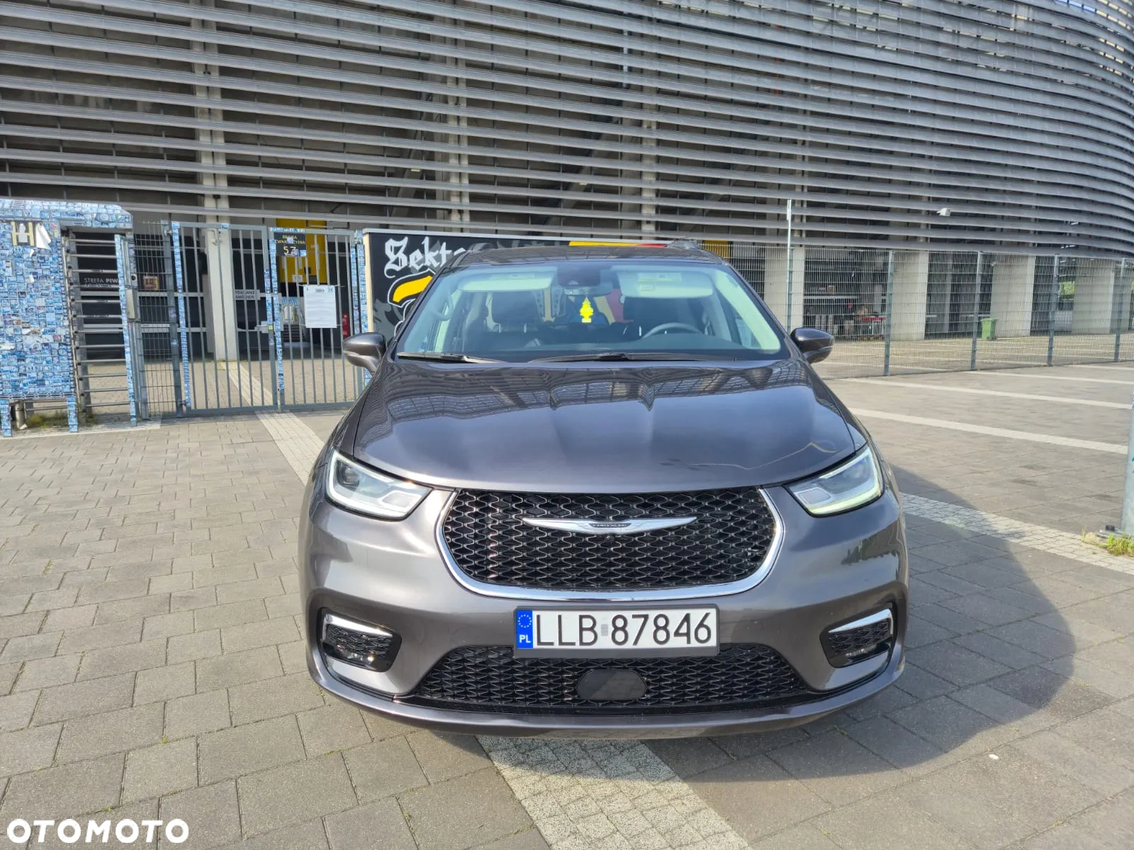 Chrysler Pacifica - 2