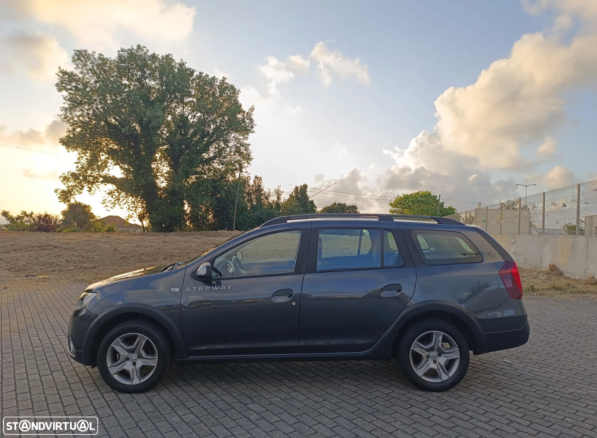 Dacia Logan MCV 0.9 TCe Stepway - 12