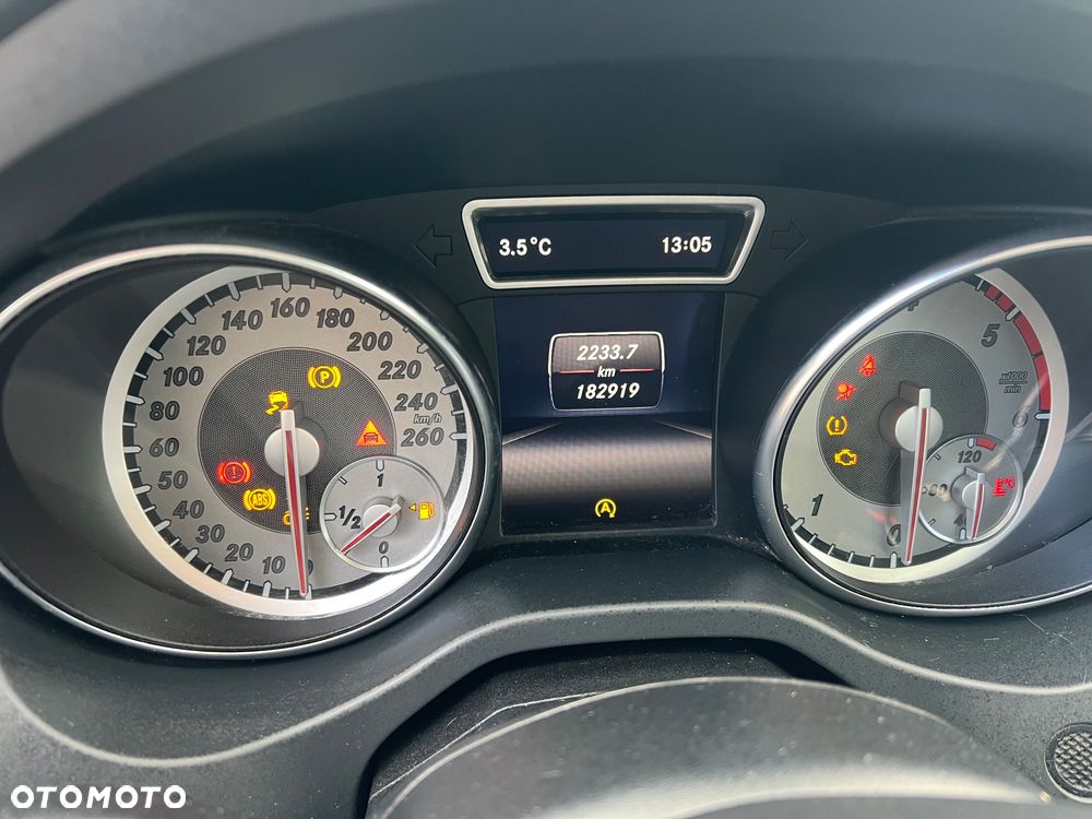 Mercedes-Benz GLA - 27