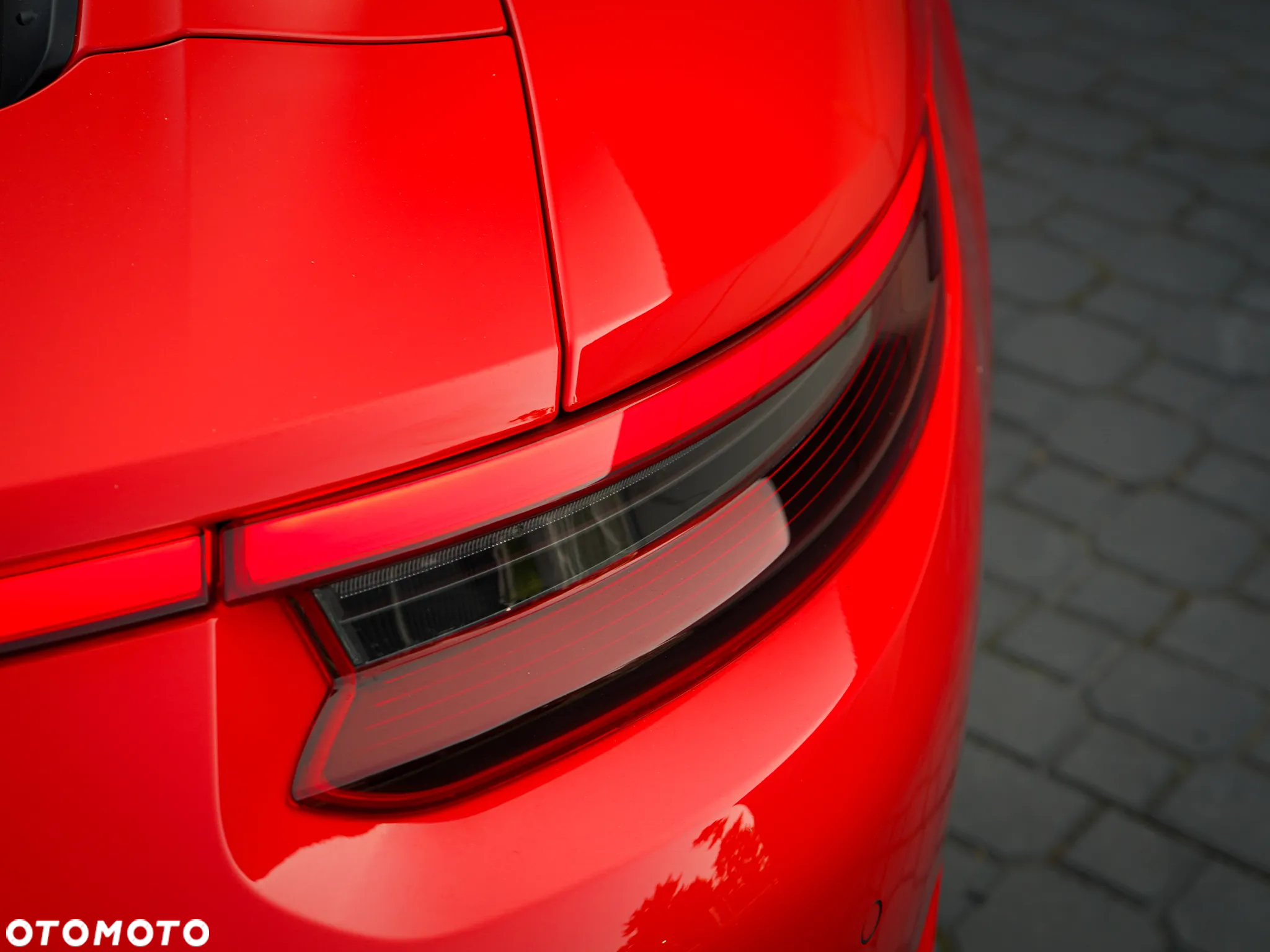 Porsche 911 Carrera 4 GTS PDK - 10
