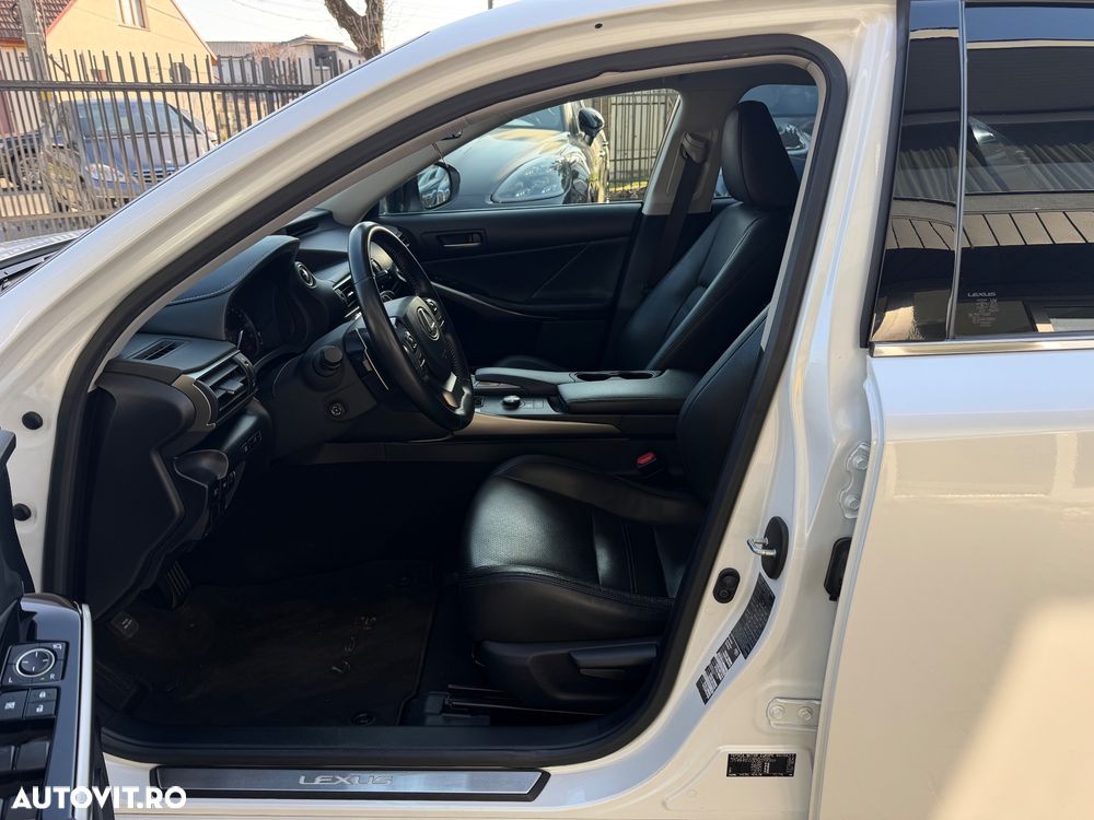 Lexus Seria IS 300h Aut. Luxury - 12