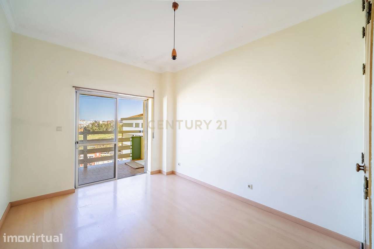 Apartamento T2 em Amora, Seixal - Oportunidade Única! - Grande imagem: 2/28