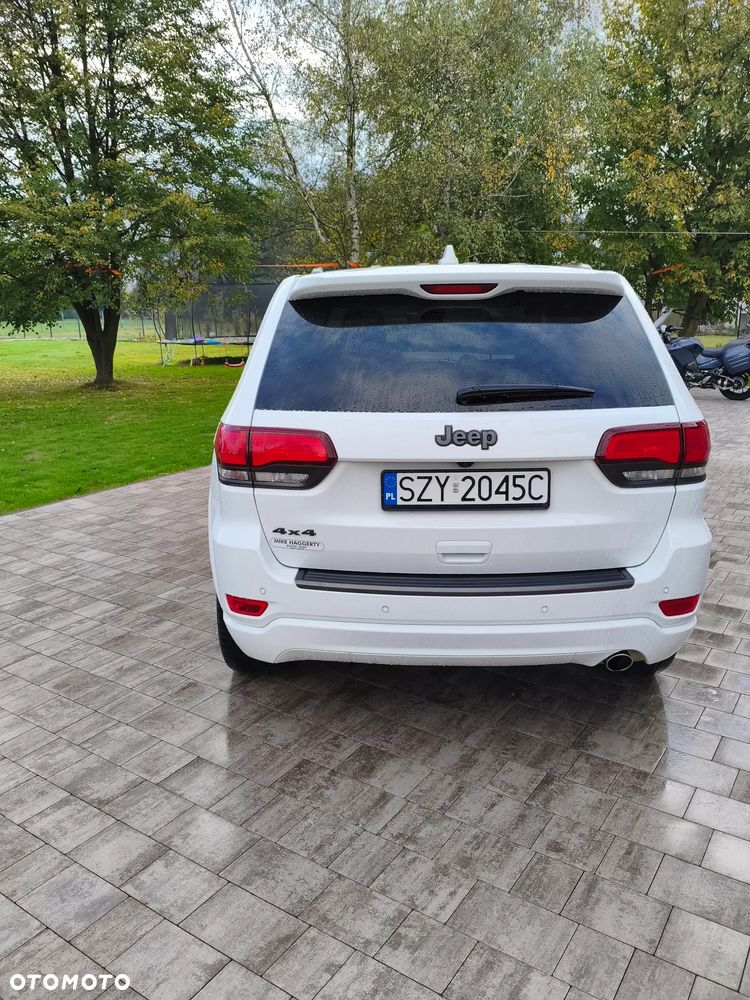 Jeep Grand Cherokee - 26