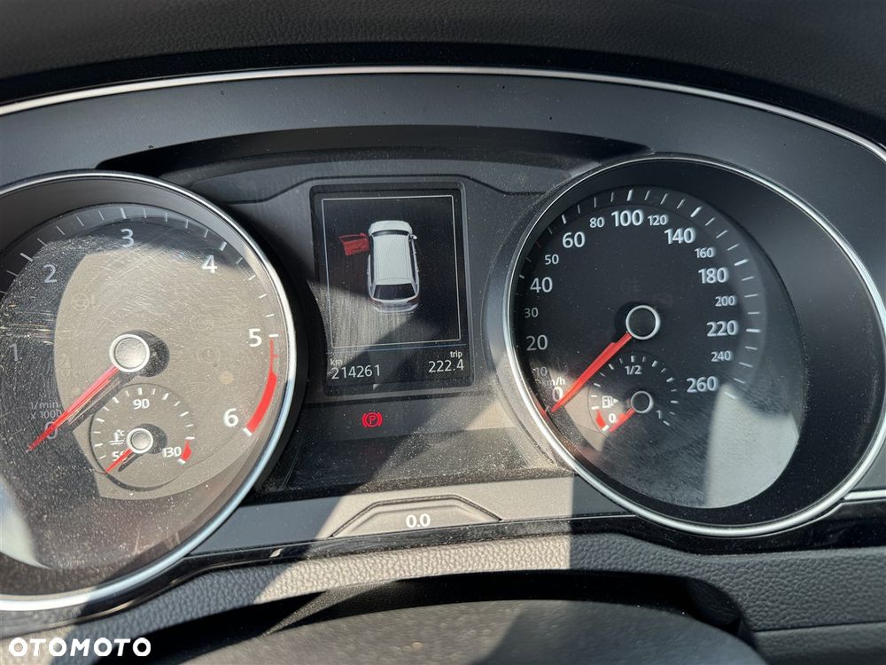 Volkswagen Passat - 32