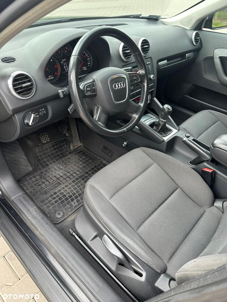 Audi A3 Sportback 1.6 TDI DPF Ambiente - 11