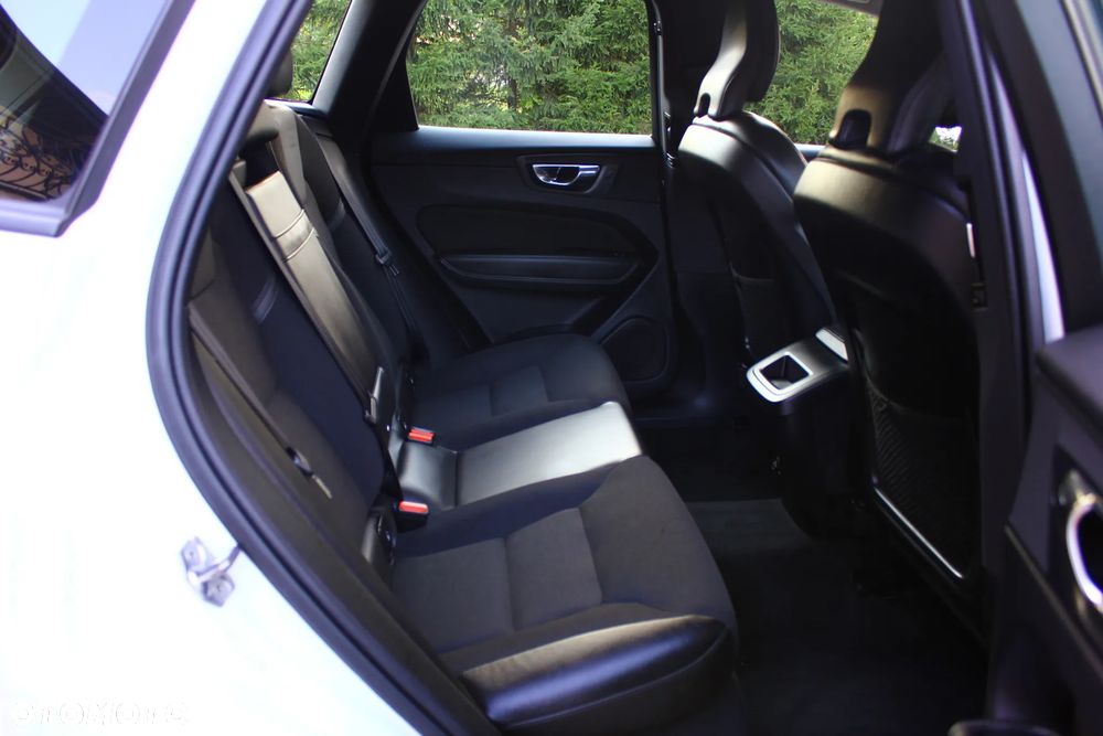 Volvo XC 60 D4 Momentum Pro - 36