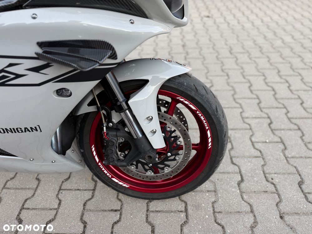 Yamaha R1 - 9