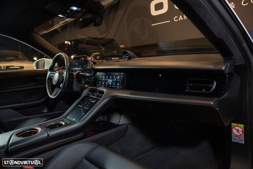 Porsche Taycan Turbo - 21