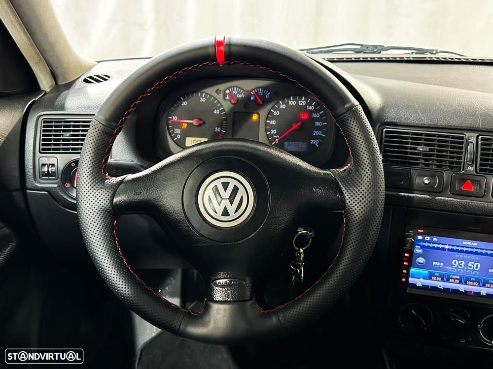 VW Golf 1.9 TDi 25 Anos - 21