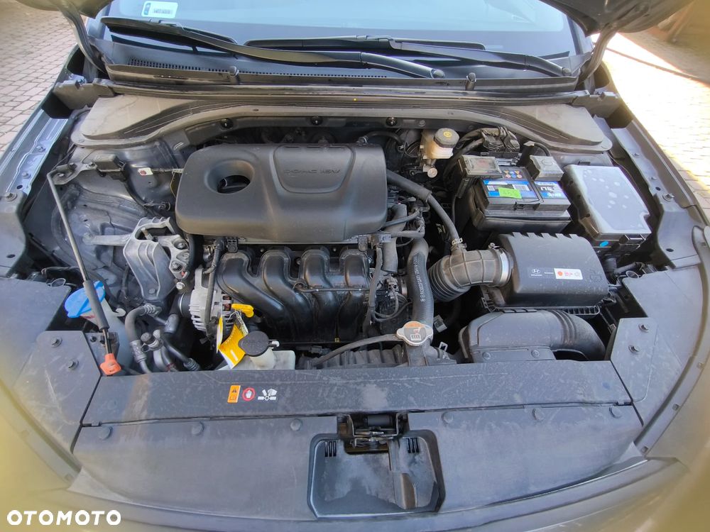 Hyundai Elantra - 24