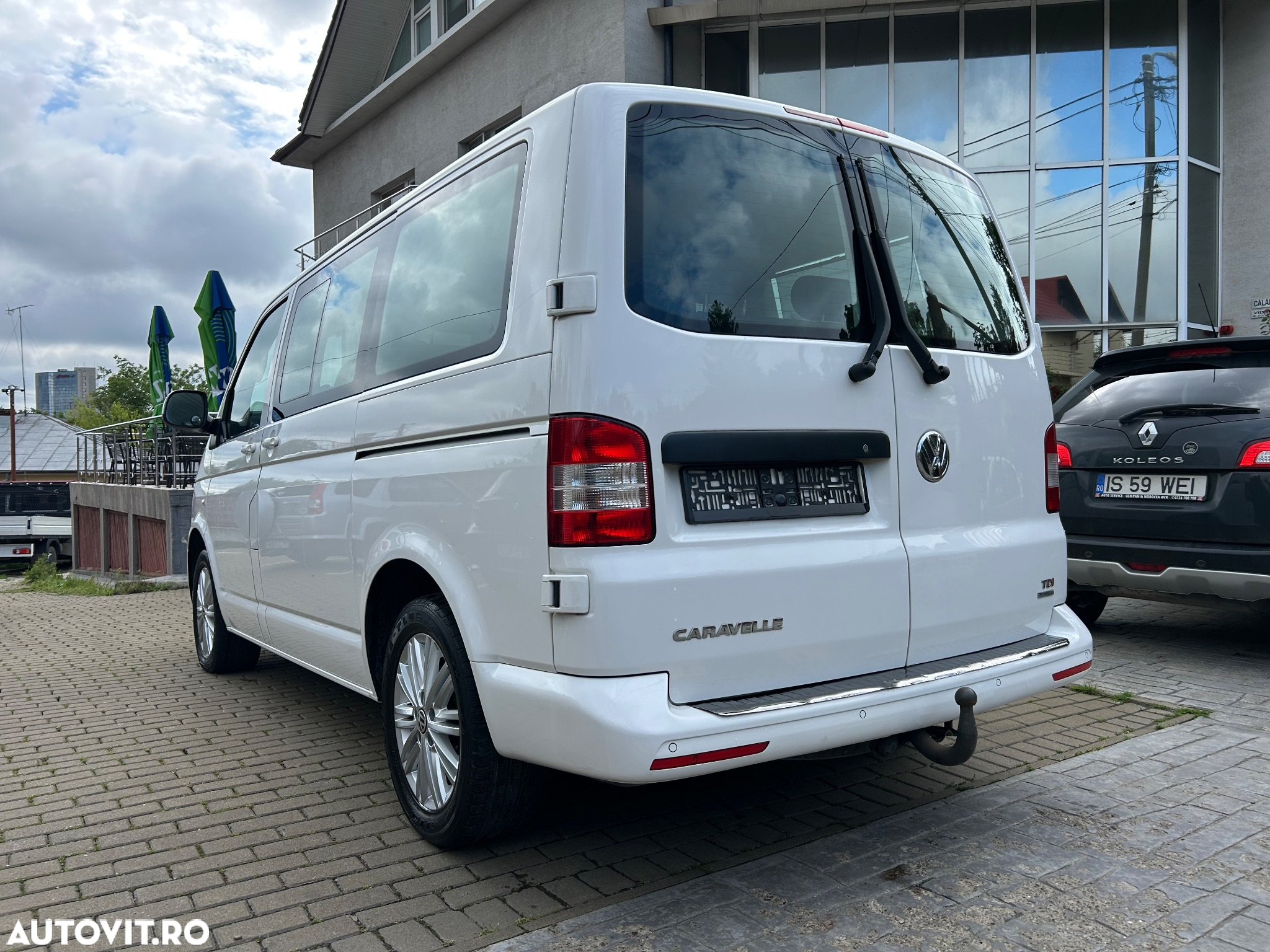 Volkswagen Caravelle - 9