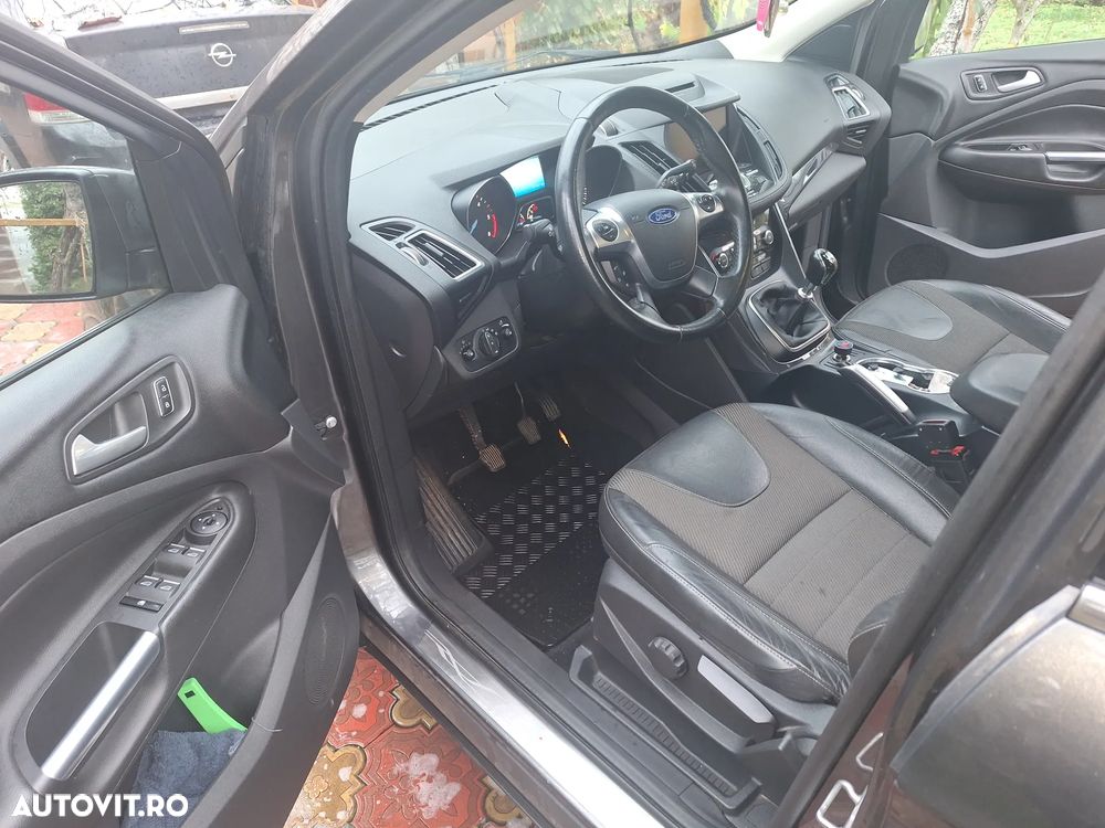 Ford Kuga 2.0 TDCi 4WD Titanium - 4