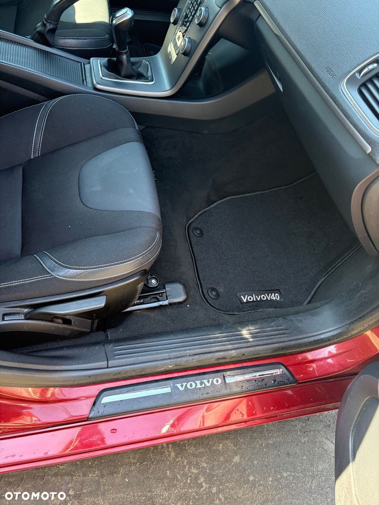 Volvo V40 D2 Momentum - 34