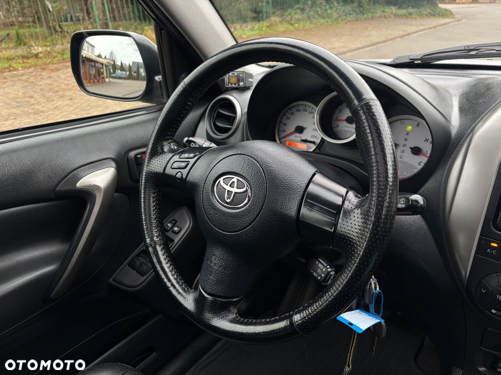 Toyota RAV4 2.0 VVT-i 4x4 - 29