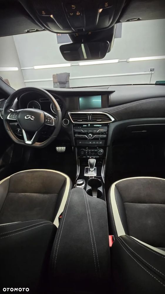 Infiniti Q30 2.2d Premium Tech Gallery White AWD 7DCT - 13