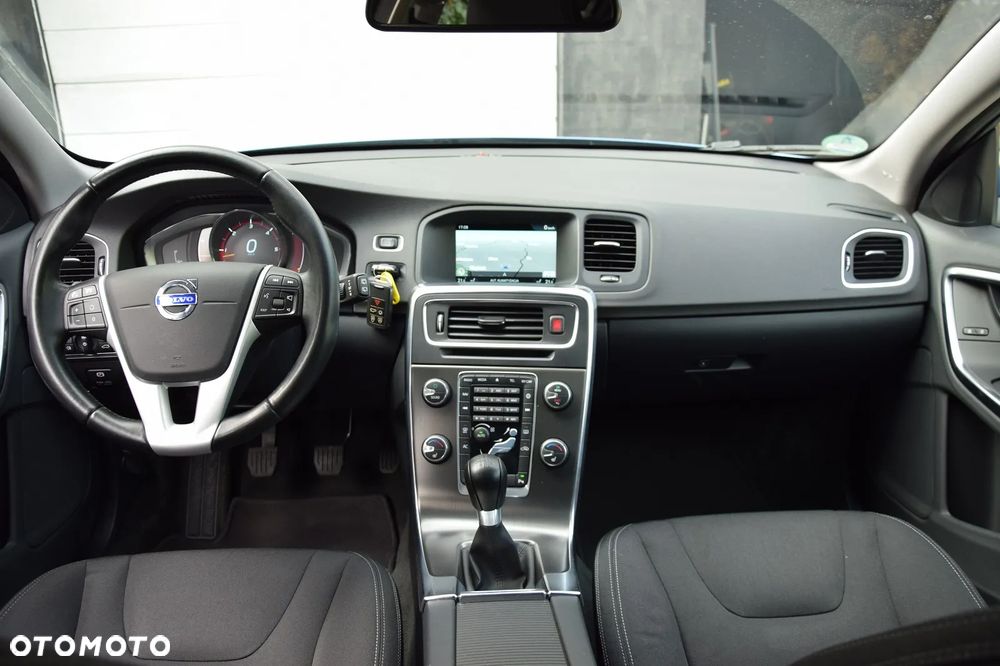 Volvo V60 D4 Momentum - 21