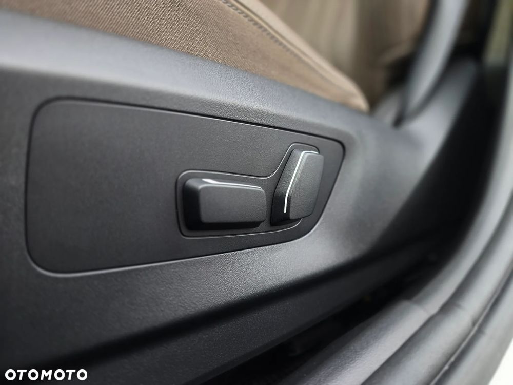 BMW Seria 5 520d xDrive - 22