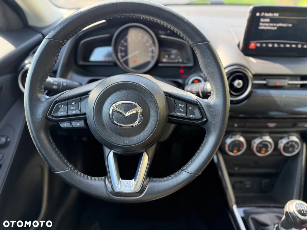 Mazda 2 2017 photo 3