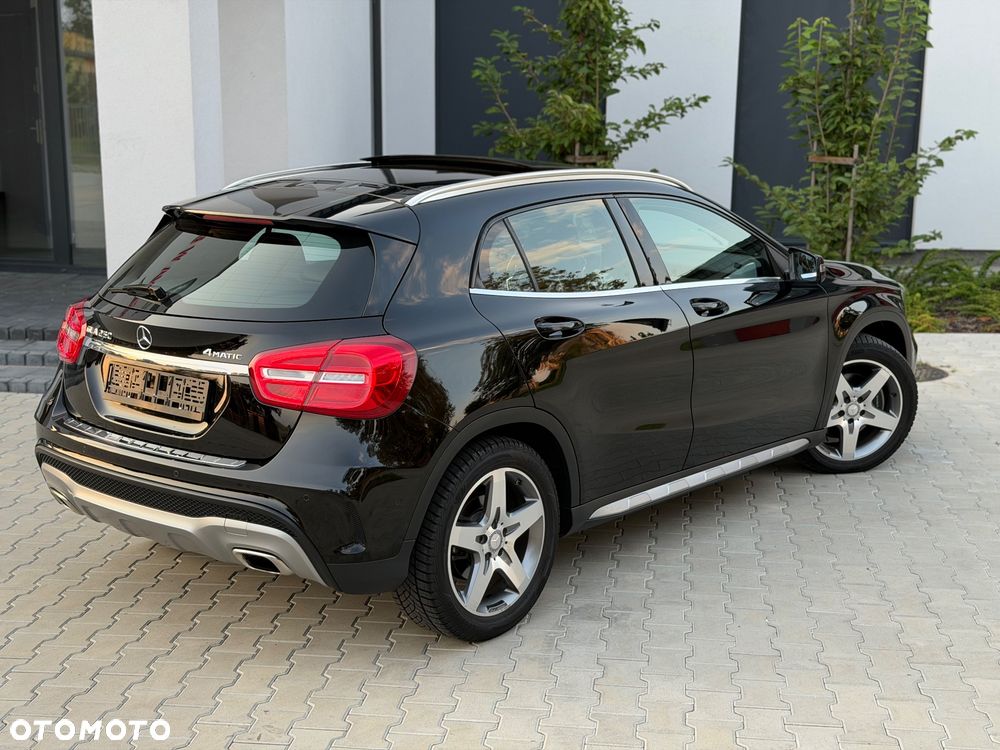 Mercedes-Benz GLA 250 4Matic 7G-DCT AMG Line - 16