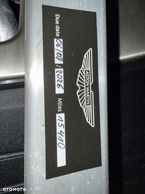 Aston Martin DBX - 25