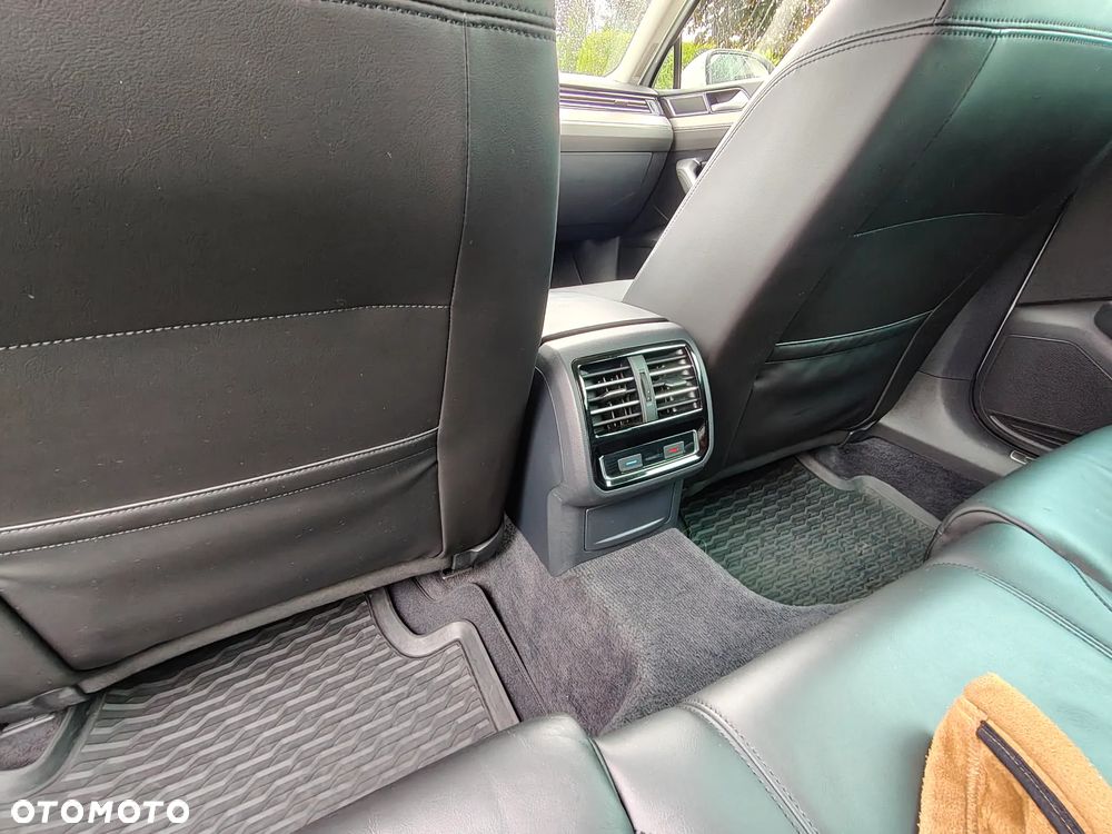 Volkswagen Passat Variant 2.0 TDI SCR DSG (BlueM Tech) Highline - 8