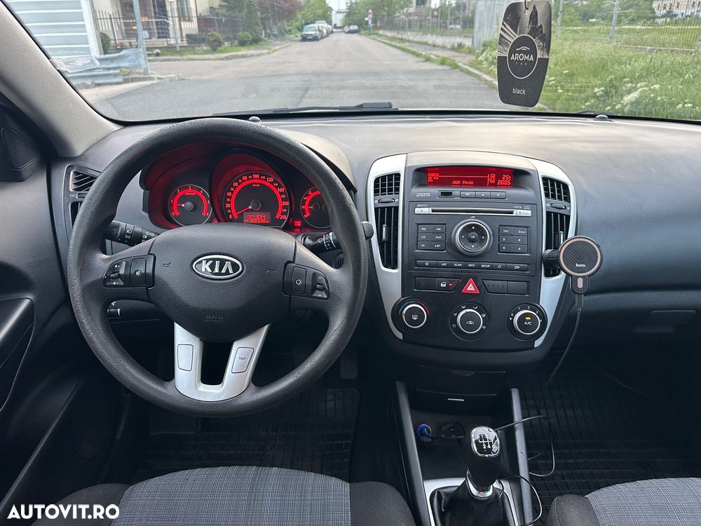 Kia Ceed - 8