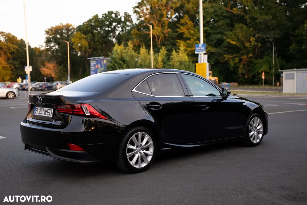 Lexus Seria IS 300h Aut. Executive - 4