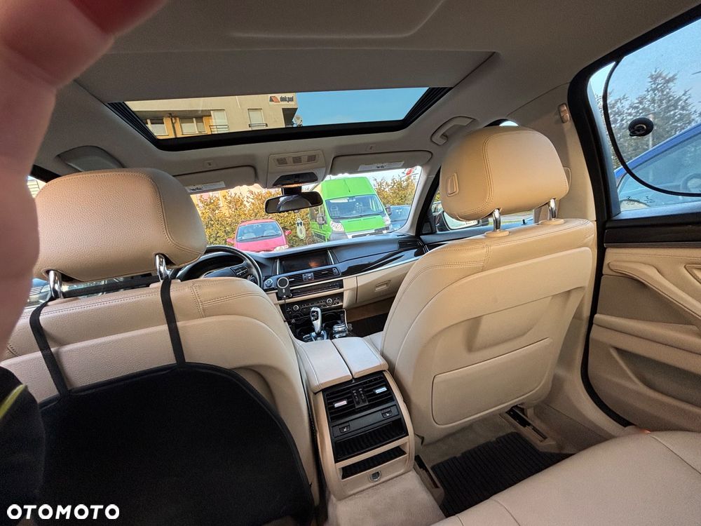 BMW Seria 5 528i xDrive - 18