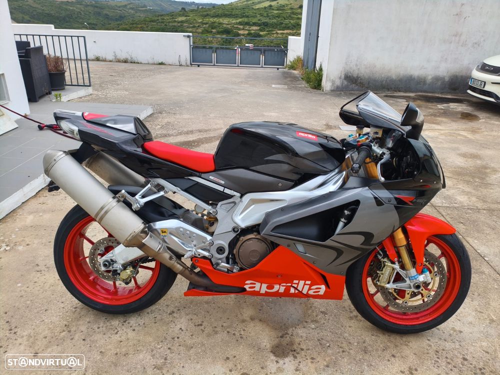 Aprilia RSV 1000R Factory - 1
