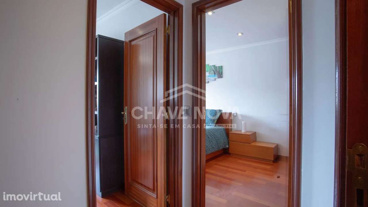 LA-Apartamento T2 com Varanda e Garagem Box
Vila Nova de Gaia, Porto - Grande imagem: 5/29
