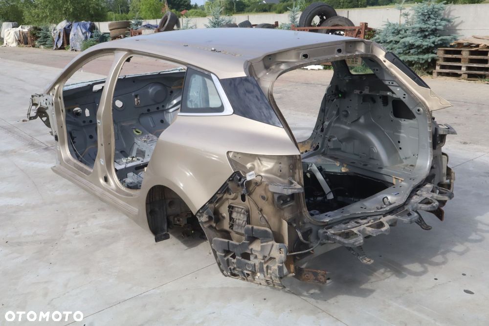 BŁOTNIK ĆWIARTKA LEWY TYŁ  RENAULT MEGANE IV - 1