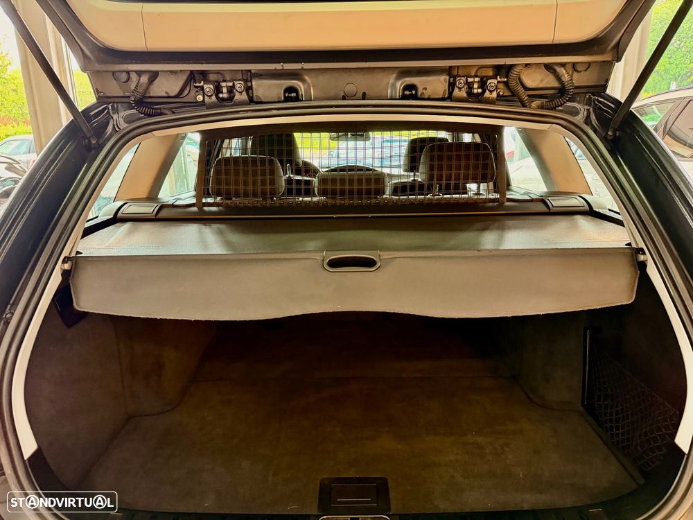 BMW 318 d LifeStyle Auto - 19