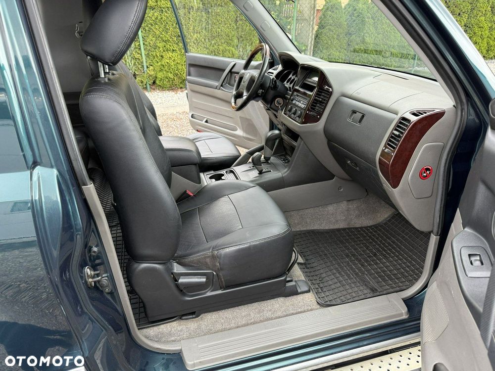 Mitsubishi Pajero - 15