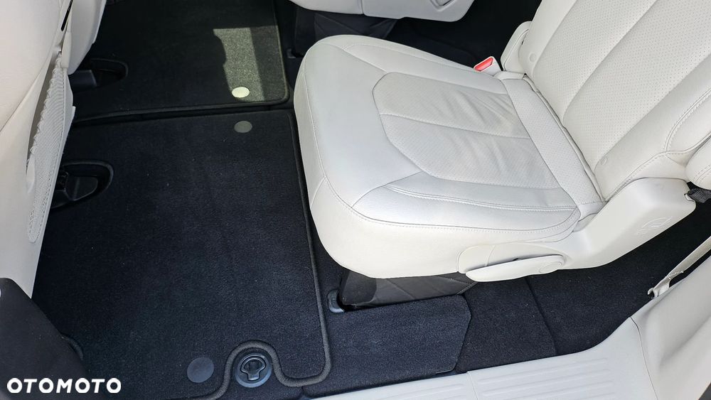 Chrysler Pacifica - 12