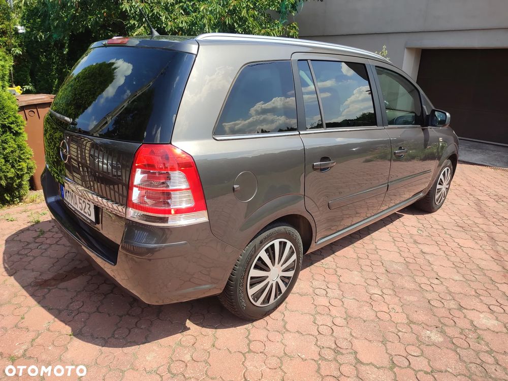 Opel Zafira - 10