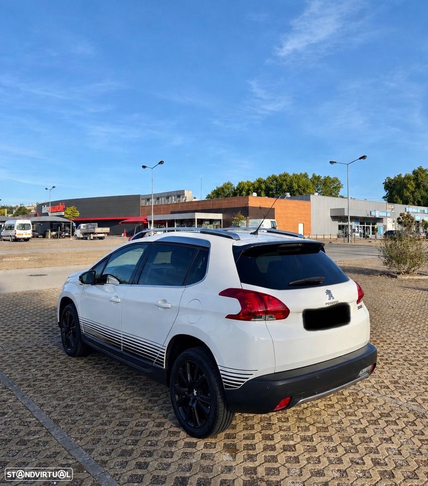 Peugeot 2008 PureTech 130 GPF Black Edition - 4