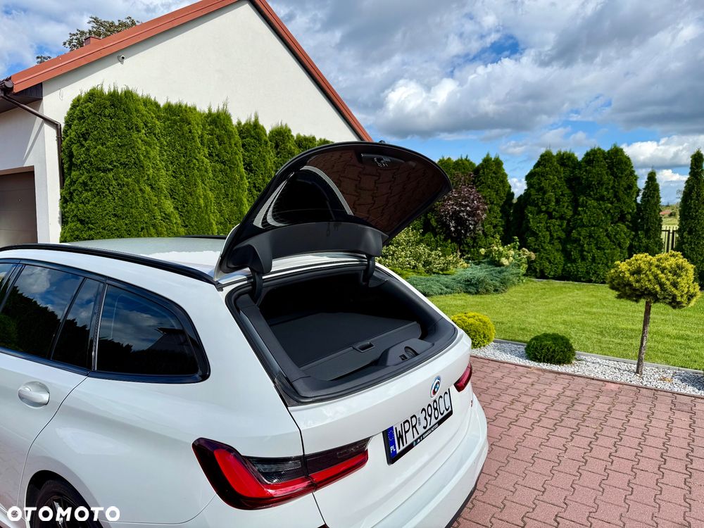 BMW Seria 3 330i M Sport sport - 13