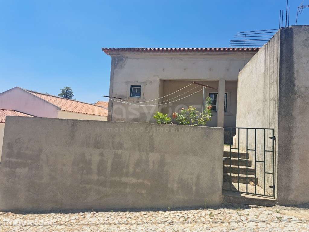Moradia Térrea com Quintal e Garagem e aproveitamento de Sótão no c... - Grande imagem: 3/39