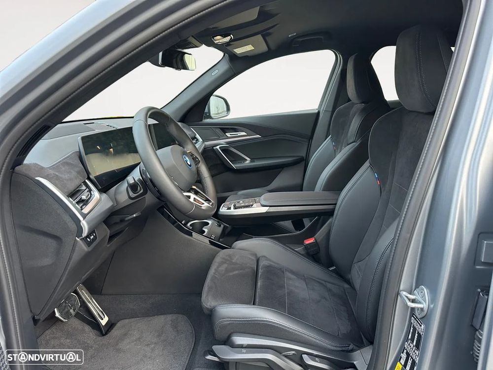 BMW iX2 eDrive20 Pack Desportivo M - 10