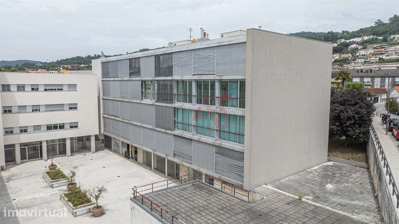 Apartamento T3 com 153 m² | Garagem Fechada | Ar Condicionado | Aqueci - Grande imagem: 2/20