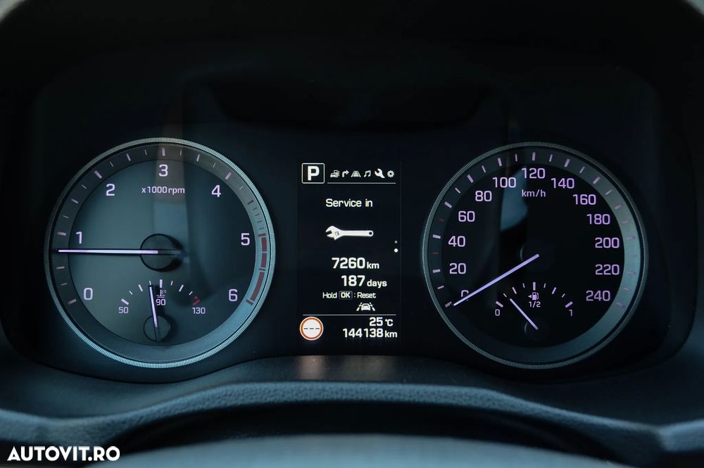 Hyundai Tucson blue 1.7 CRDi 2WD DCT Premium - 31