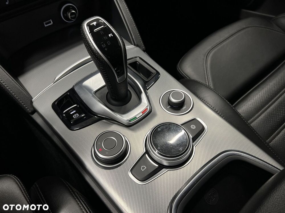 Alfa Romeo Stelvio 2.0 Turbo Veloce Q4 - 29