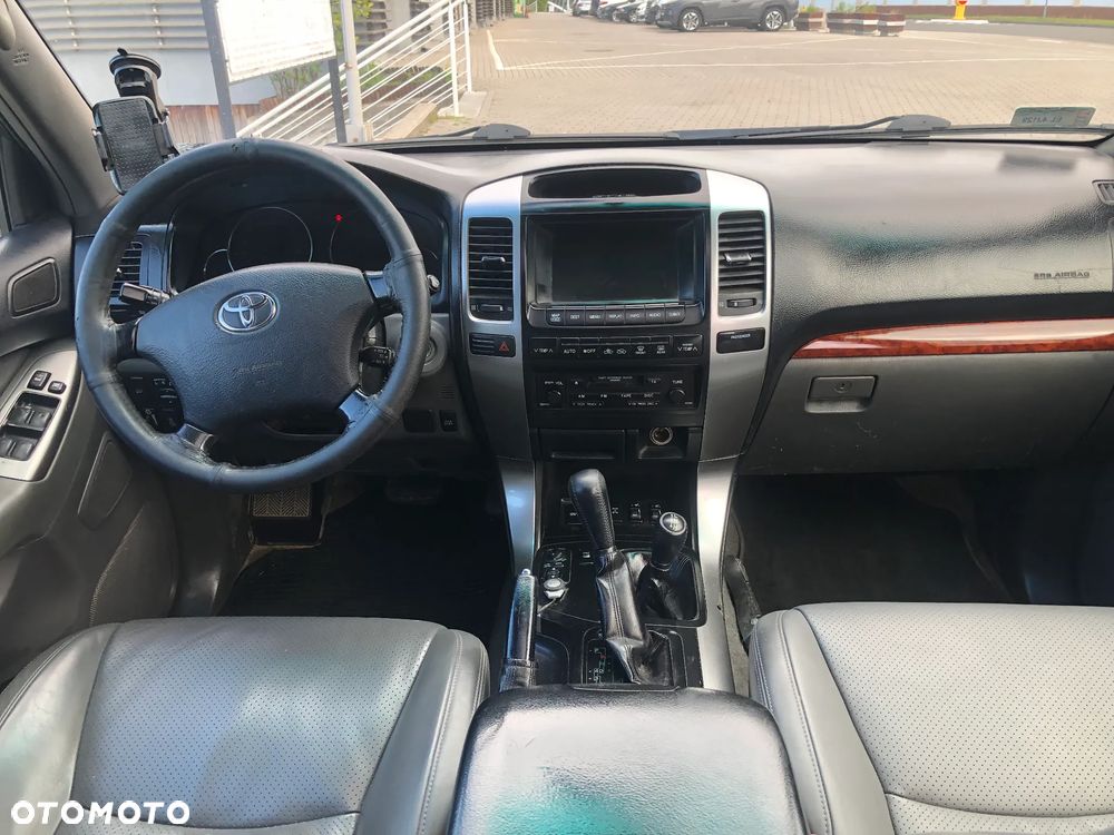 Toyota Land Cruiser - 38