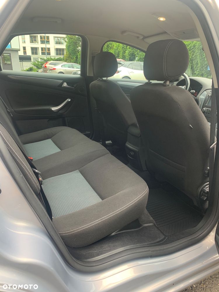 Ford Mondeo 2.0 Trend - 11