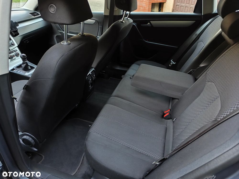 Volkswagen Passat - 29