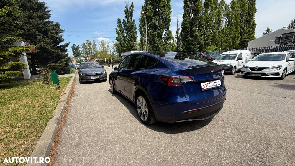 Tesla Model Y - 5