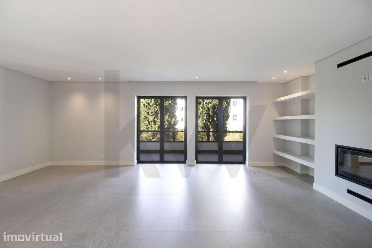 Apartamento T4 Renovado com 2 Suítes + Jardim e Piscina - Grande imagem: 3/55