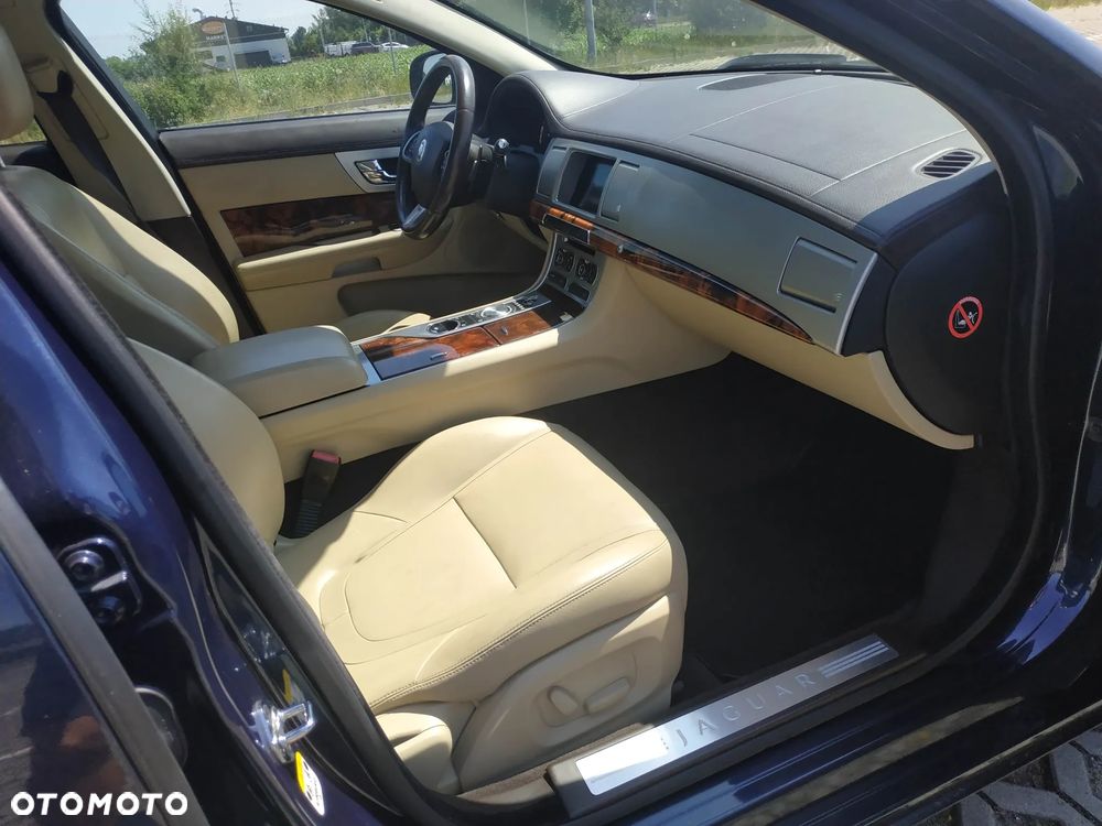 Jaguar XF 3.0 V6 D Luxury - 12