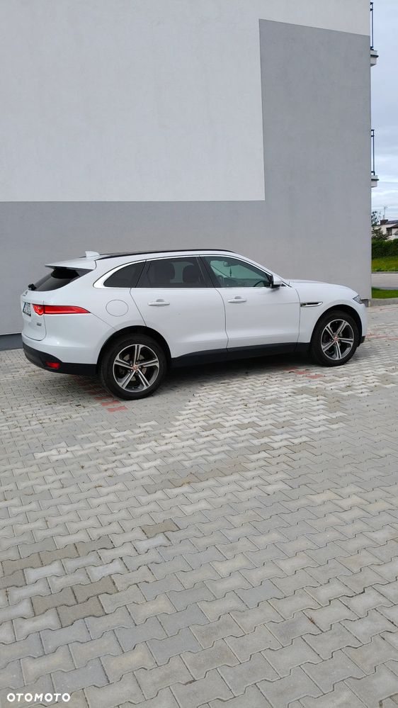 Jaguar F-Pace - 12