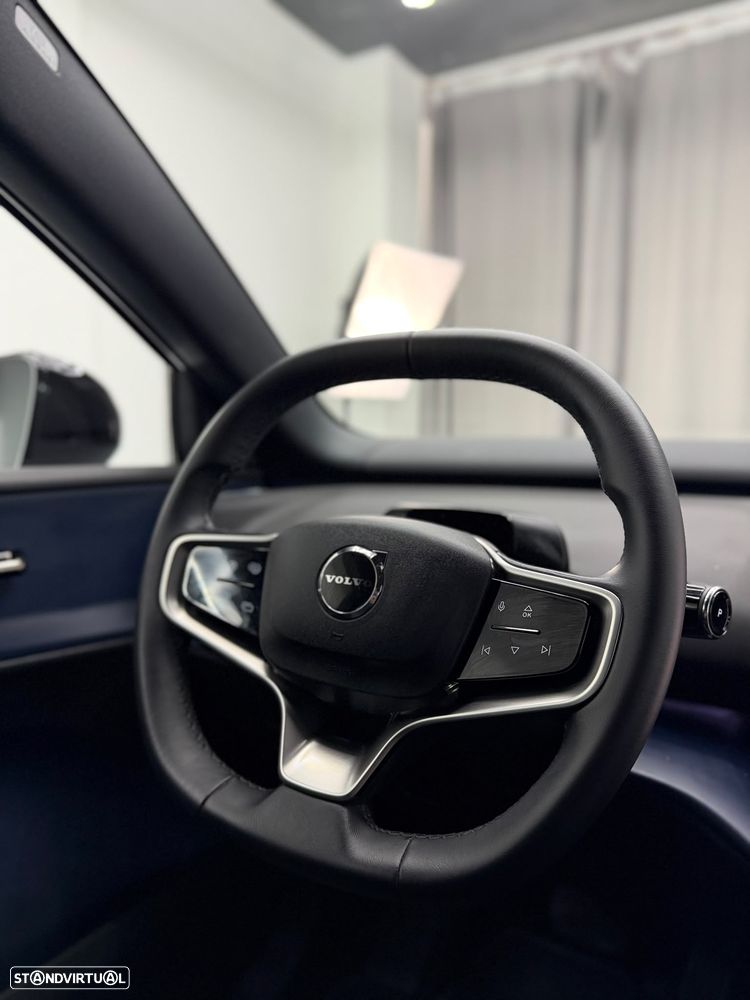 Volvo EX30 Single Motor Extended Range RWD Ultra - 18